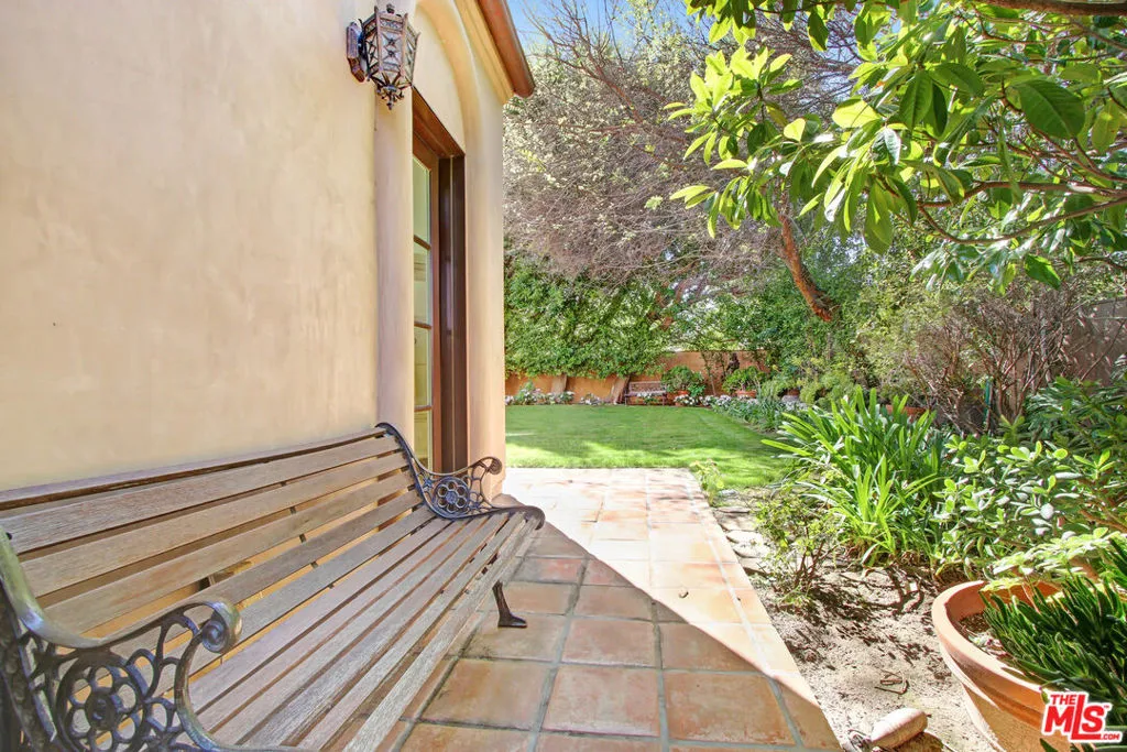 GUEST HOUSE