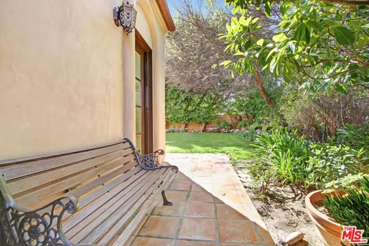 GUEST HOUSE