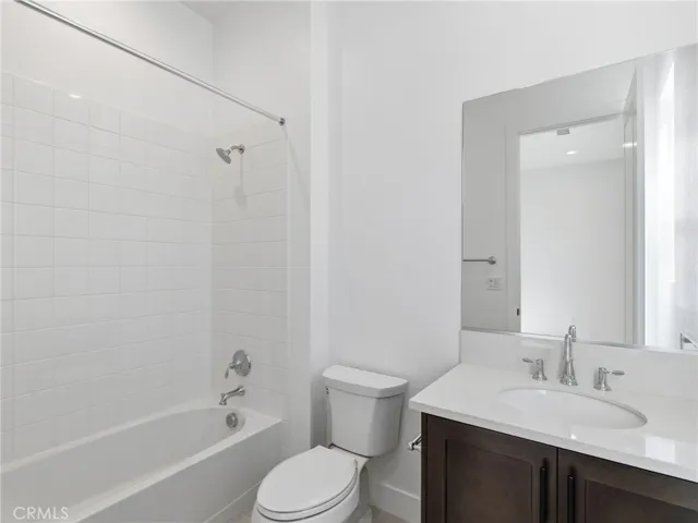 Secondary Bathroom 4: Esen Modern Farmhouse - Bella Terra Collection at Tesoro - Homesite 40