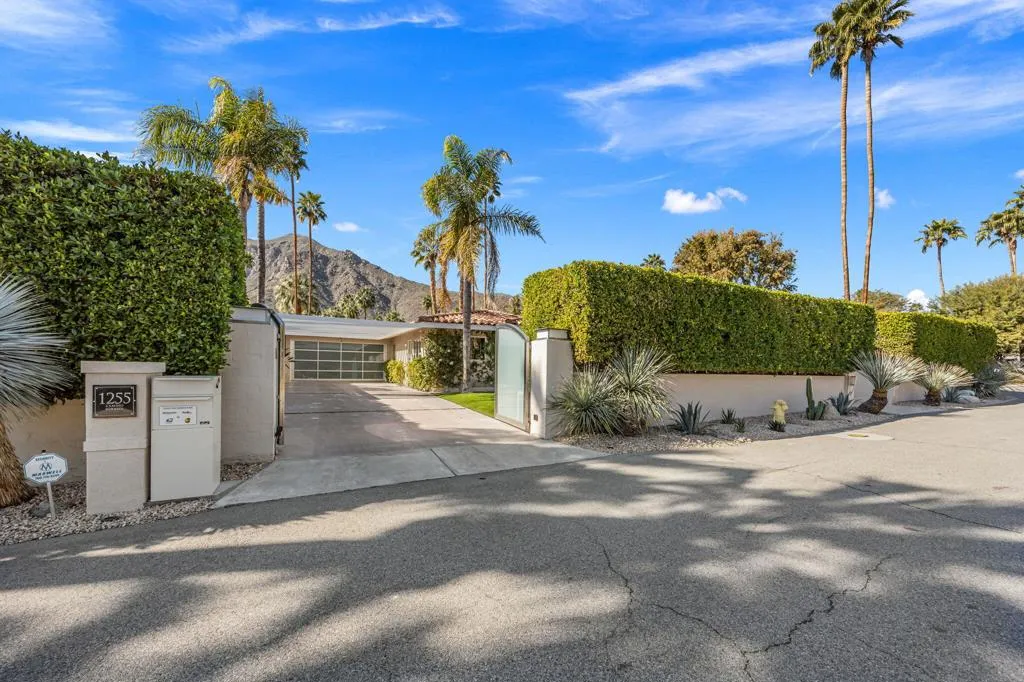1255 Camino Mirasol, Palm Springs, California 92262 home-pic-3