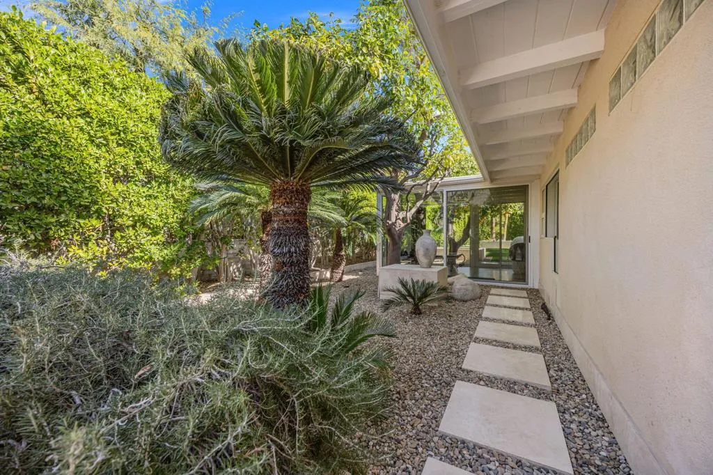 1255 Camino Mirasol, Palm Springs, California 92262 home-pic-39