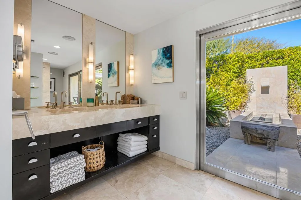 1255 Camino Mirasol, Palm Springs, California 92262 home-pic-35