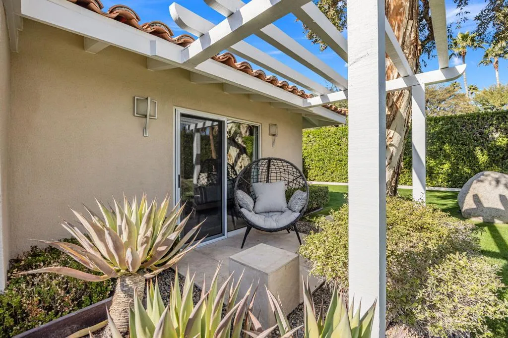 1255 Camino Mirasol, Palm Springs, California 92262 home-pic-8