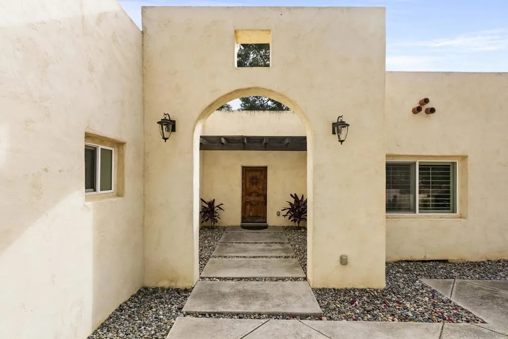 4214 Bobbie Ln, La Mesa, California 91941 home-pic-2