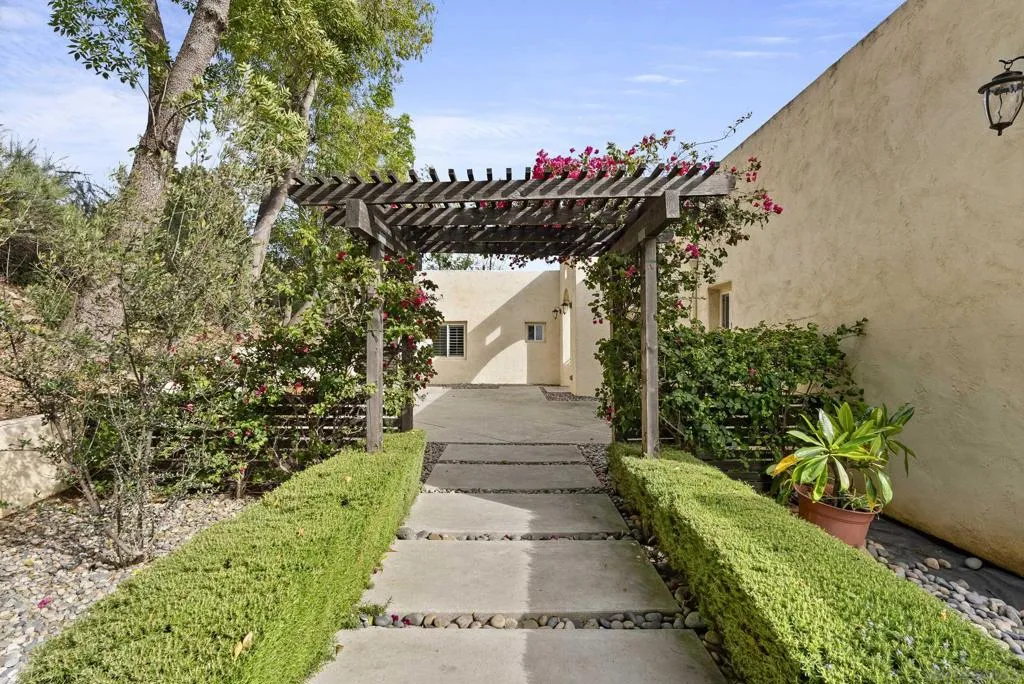 4214 Bobbie Ln, La Mesa, California 91941 home-pic-4