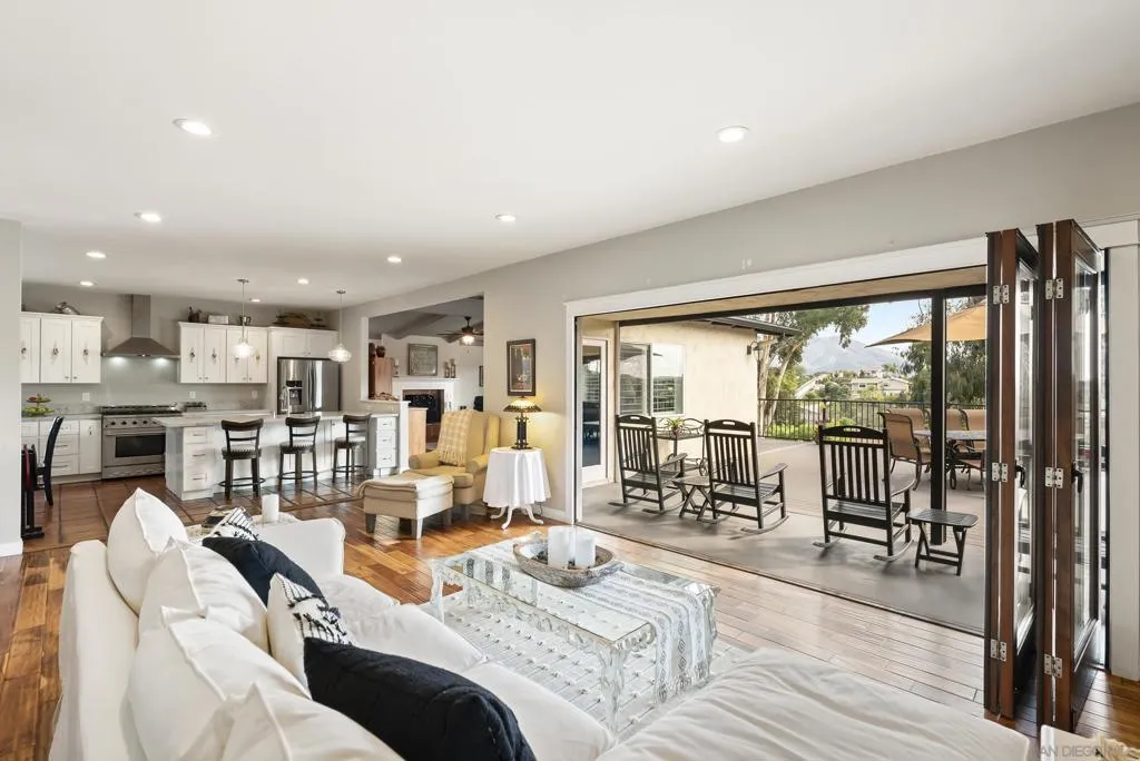4214 Bobbie Ln, La Mesa, California 91941 home-pic-0