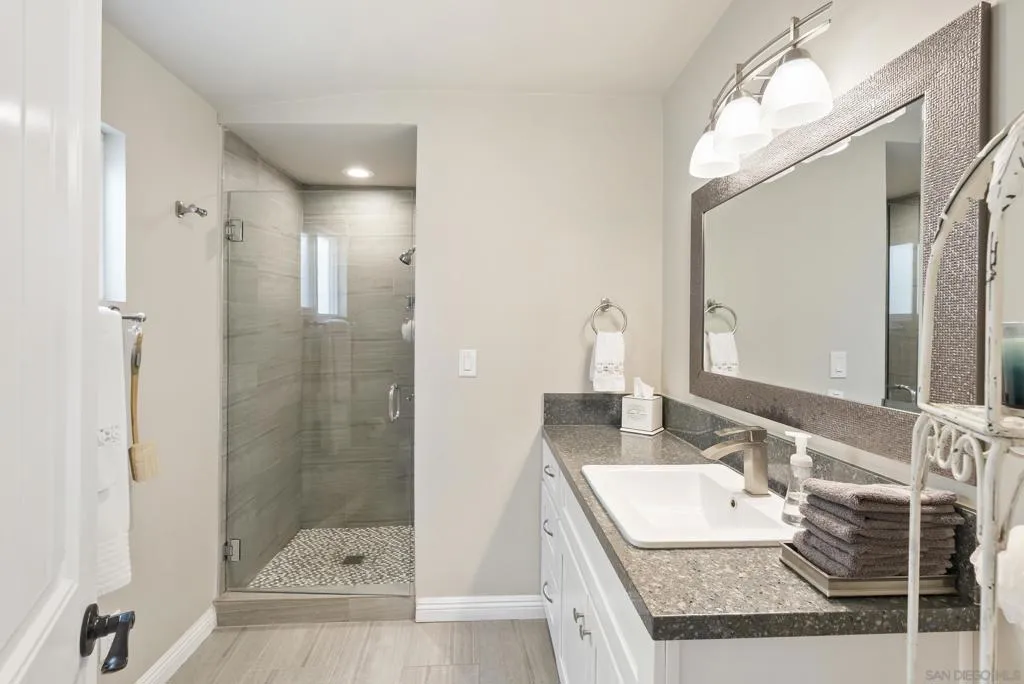 4214 Bobbie Ln, La Mesa, California 91941 home-pic-17