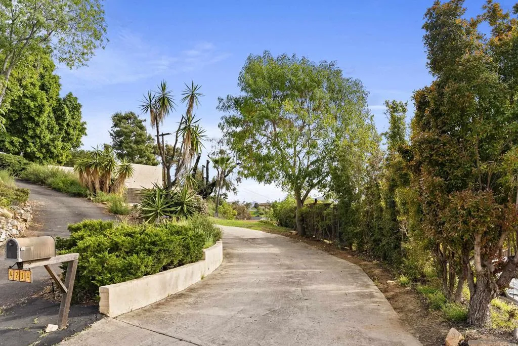 4214 Bobbie Ln, La Mesa, California 91941 home-pic-1