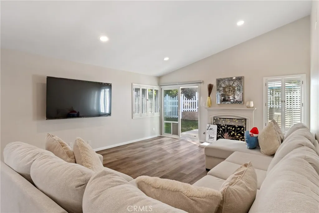 27945 Sycamore Creek, Valencia, California 91354 home-pic-29