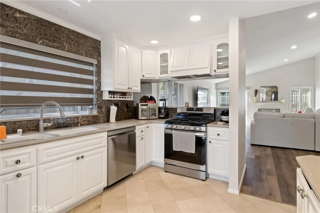 27945 Sycamore Creek, Valencia, California 91354 home-pic-33