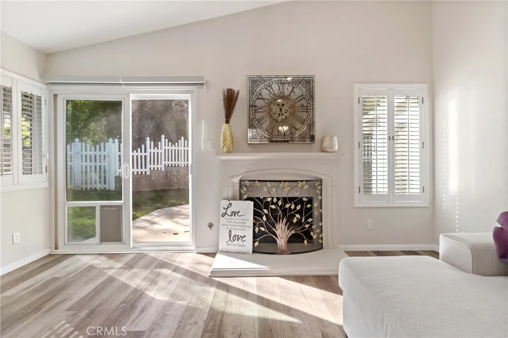 27945 Sycamore Creek, Valencia, California 91354 home-pic-13