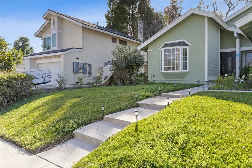 27945 Sycamore Creek, Valencia, California 91354 home-pic-5
