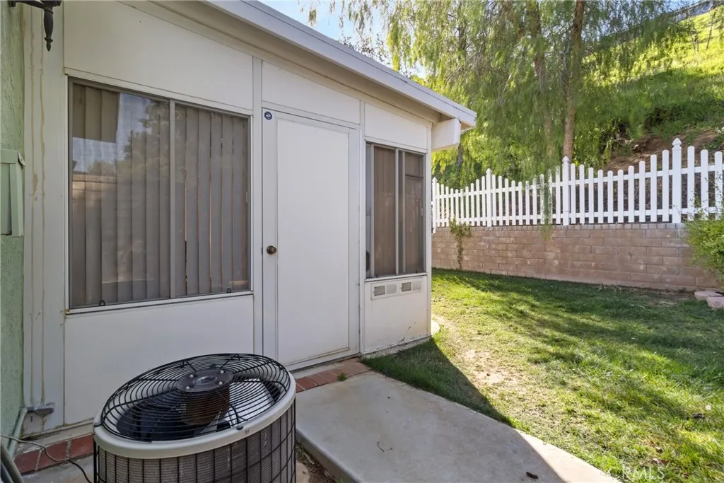 27945 Sycamore Creek, Valencia, California 91354 home-pic-15