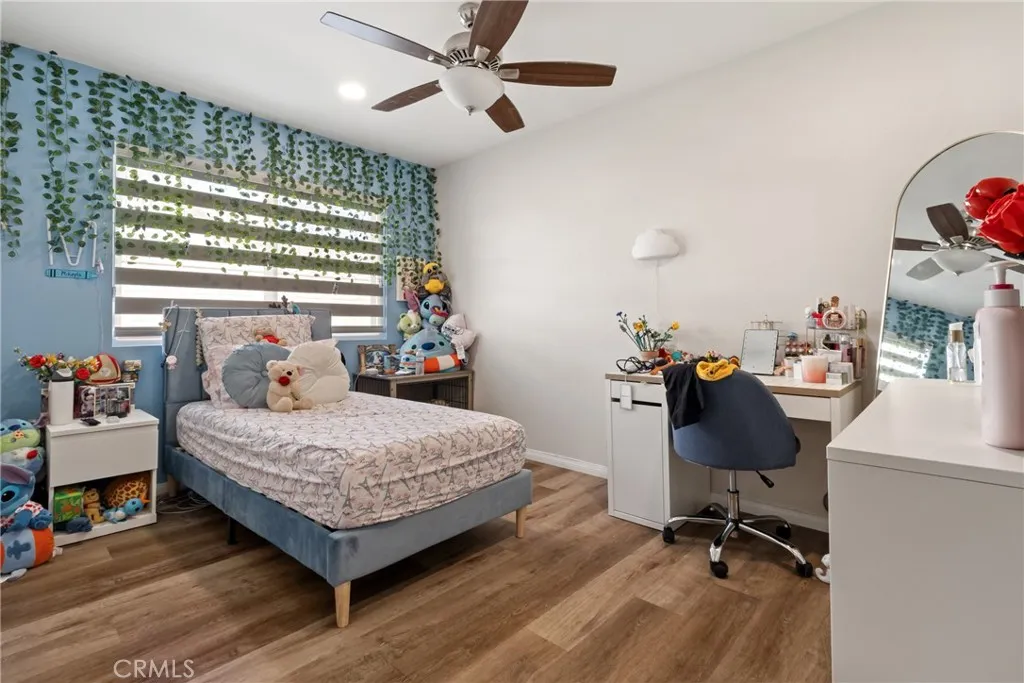 27945 Sycamore Creek, Valencia, California 91354 home-pic-16