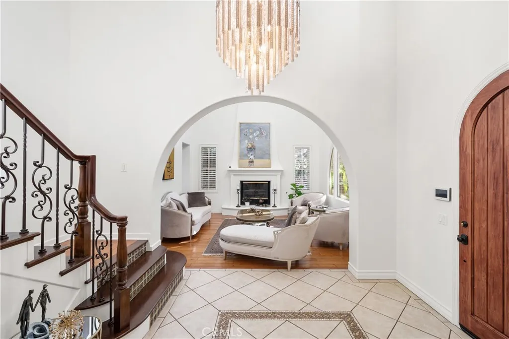26910 Mirasol Street, Valencia, California 91355 home-pic-4