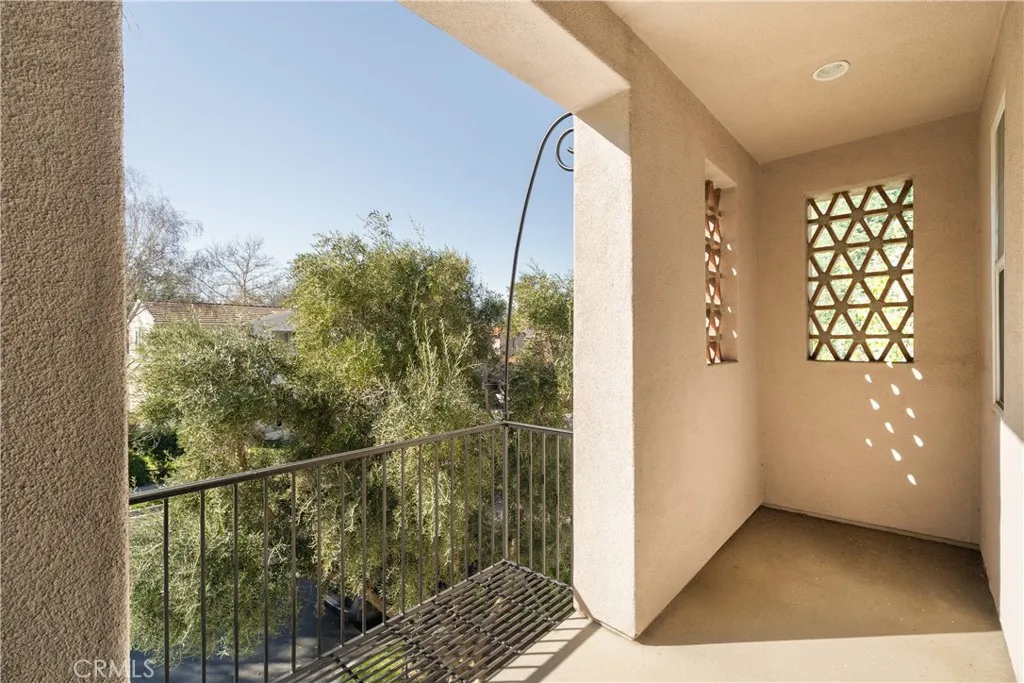 26910 Mirasol Street, Valencia, California 91355 home-pic-21