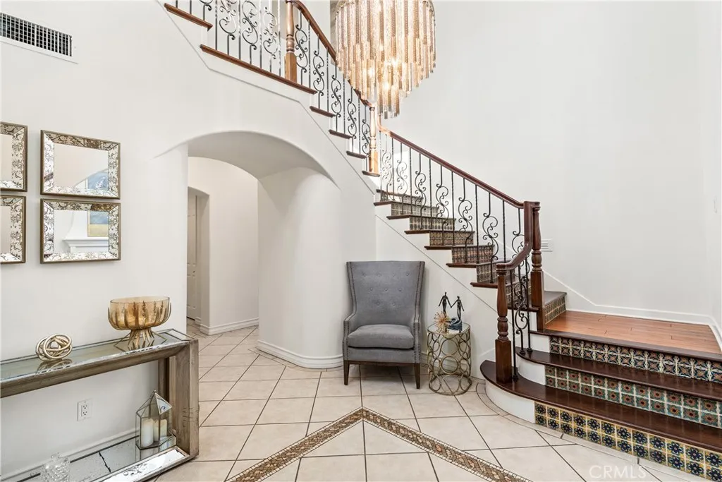 26910 Mirasol Street, Valencia, California 91355 home-pic-3
