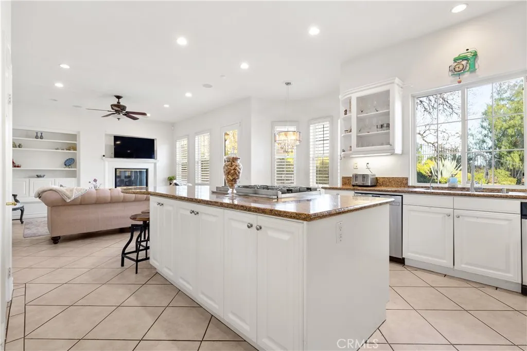 26910 Mirasol Street, Valencia, California 91355 home-pic-11