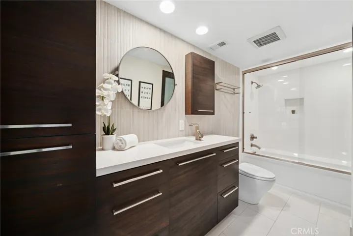 Secondary bathroom