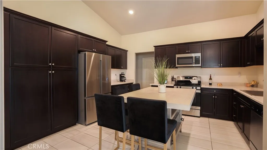 1133 Avenida Del Rio, San Jacinto, California 92582 home-pic-8