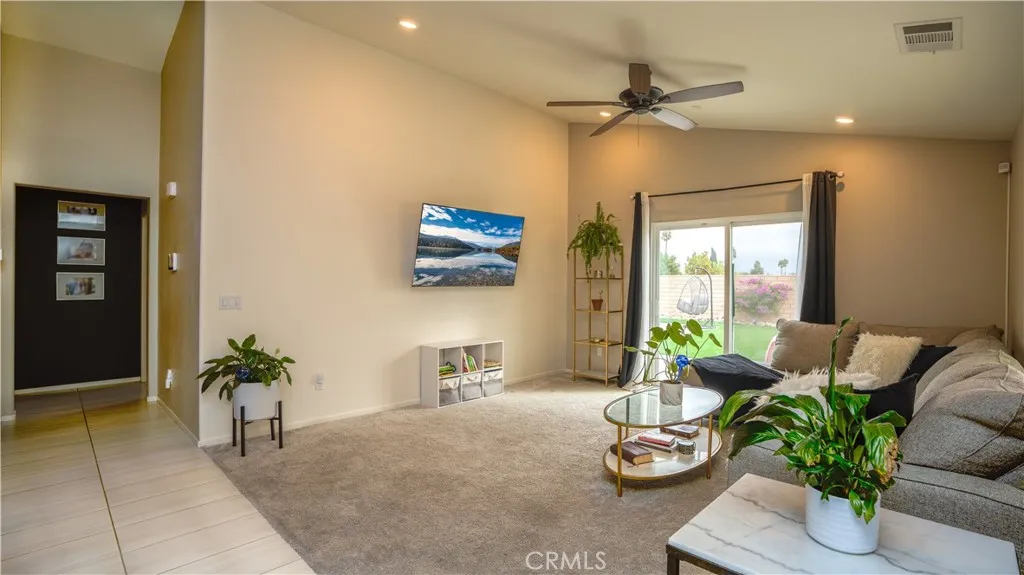 1133 Avenida Del Rio, San Jacinto, California 92582 home-pic-12