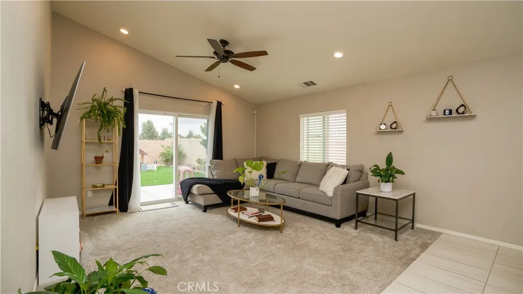 1133 Avenida Del Rio, San Jacinto, California 92582 home-pic-13