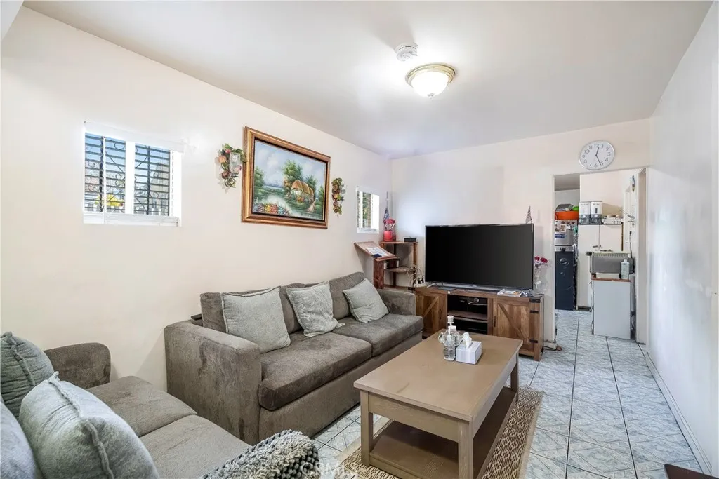 1340 1342 W 25th, Los Angeles, California 90007 home-pic-37