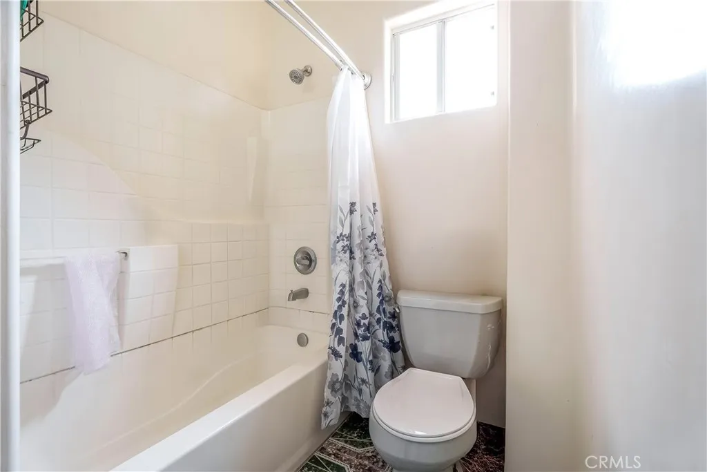 1340 1342 W 25th, Los Angeles, California 90007 home-pic-17
