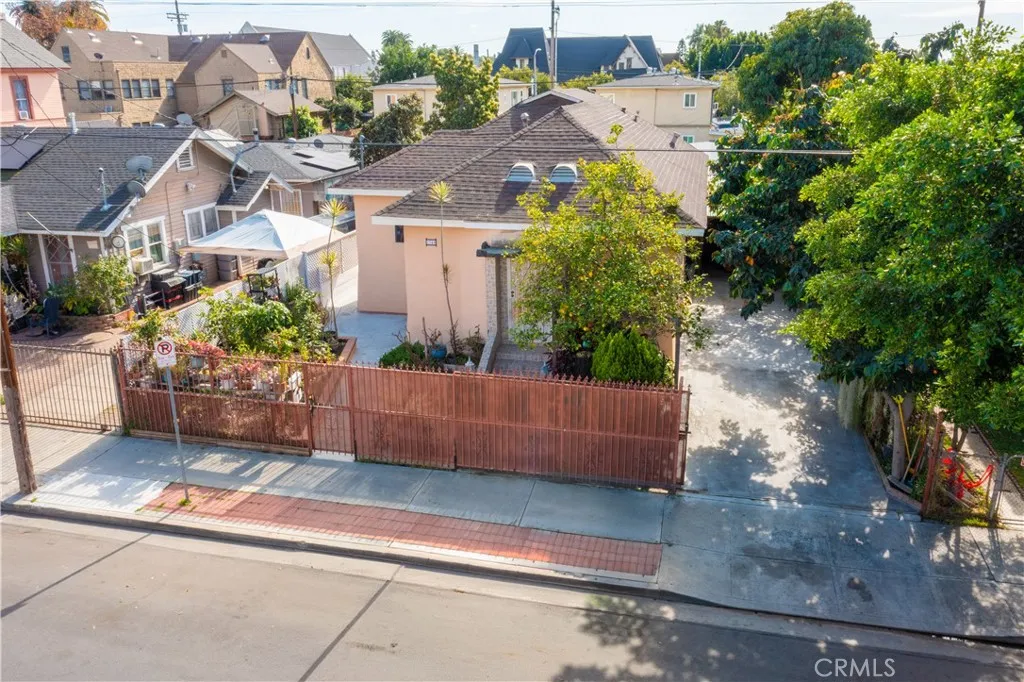 1340 1342 W 25th, Los Angeles, California 90007 home-pic-1