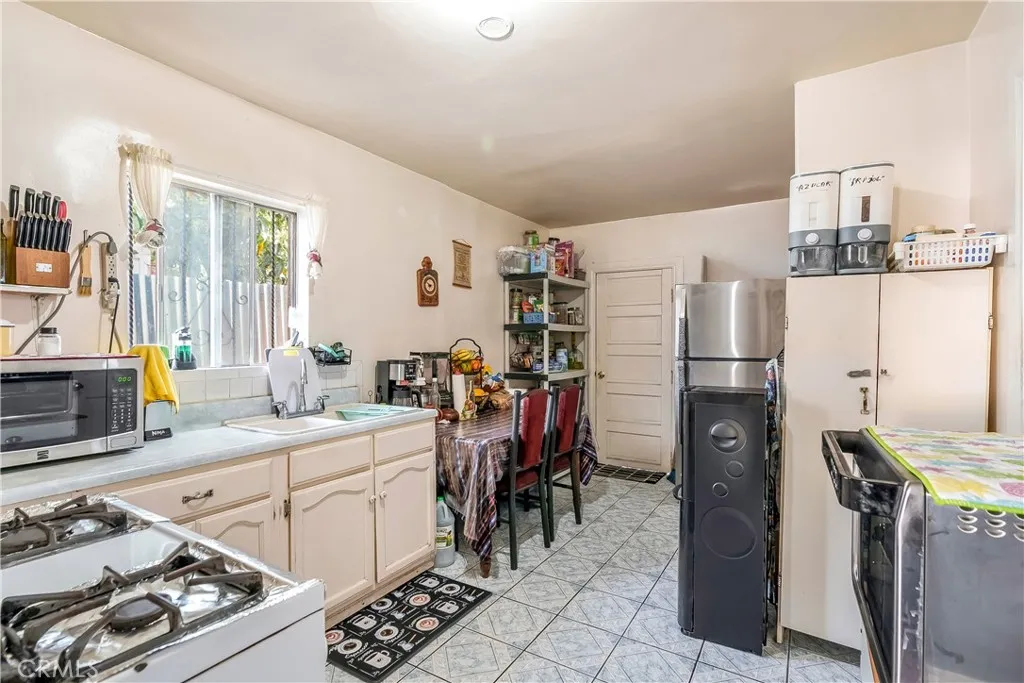 1340 1342 W 25th, Los Angeles, California 90007 home-pic-39