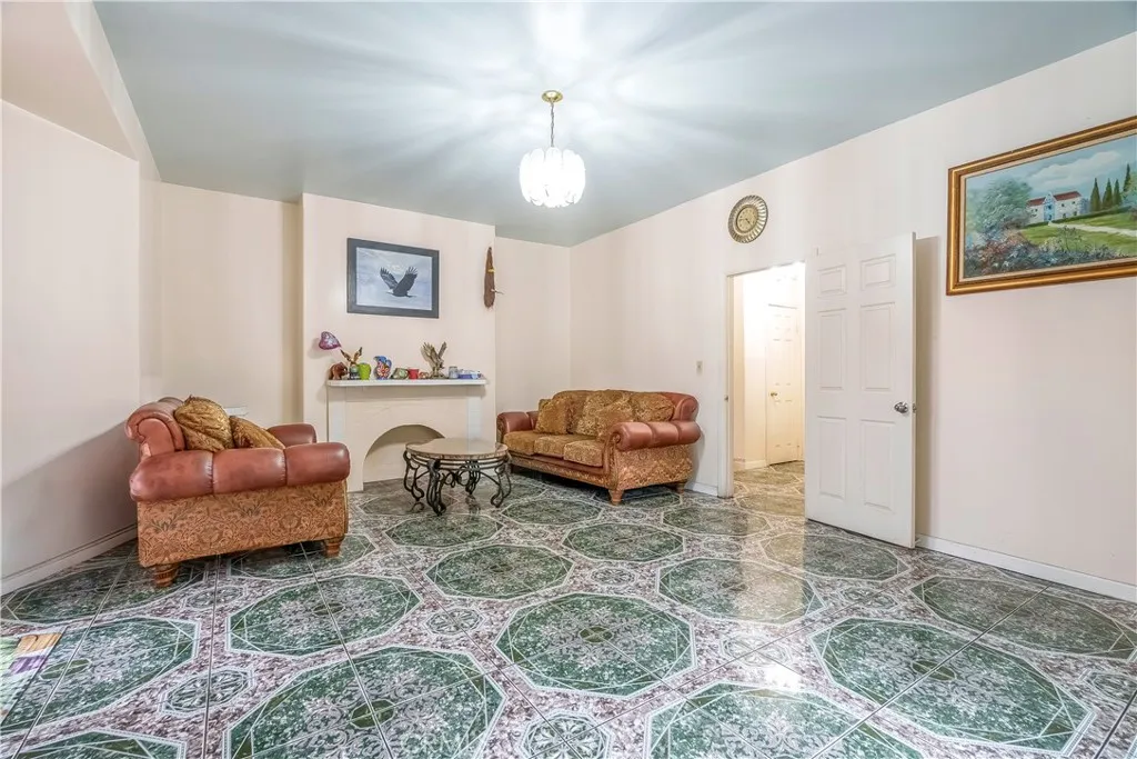 1340 1342 W 25th, Los Angeles, California 90007 home-pic-4