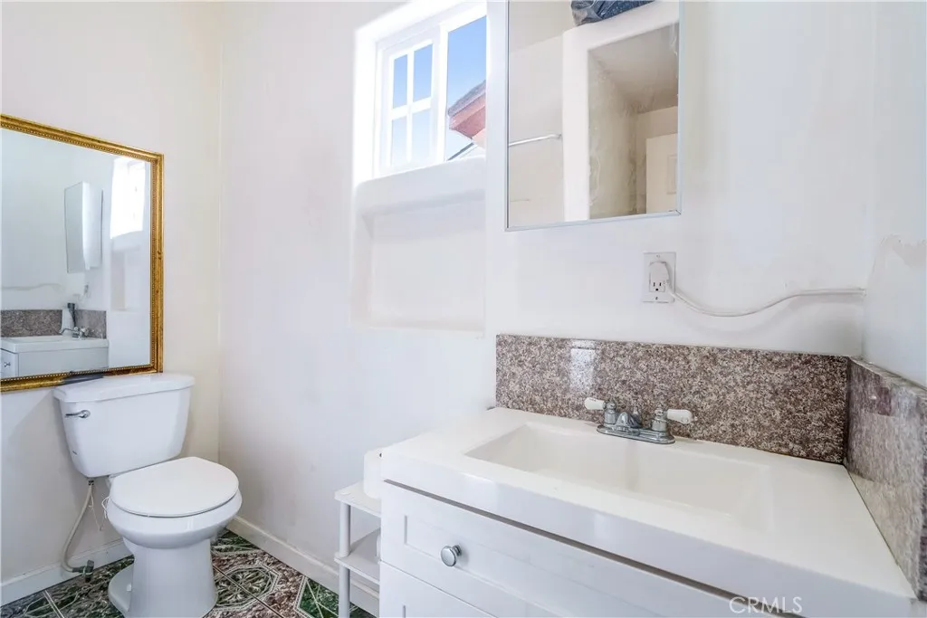 1340 1342 W 25th, Los Angeles, California 90007 home-pic-24