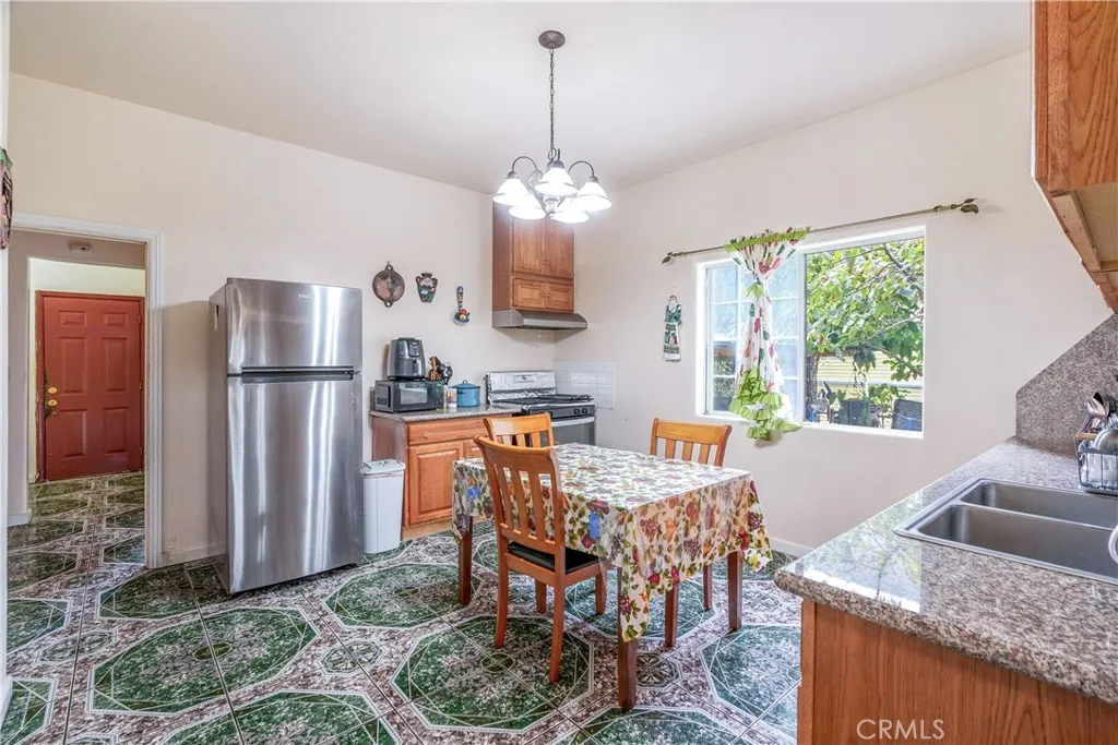 1340 1342 W 25th, Los Angeles, California 90007 home-pic-10
