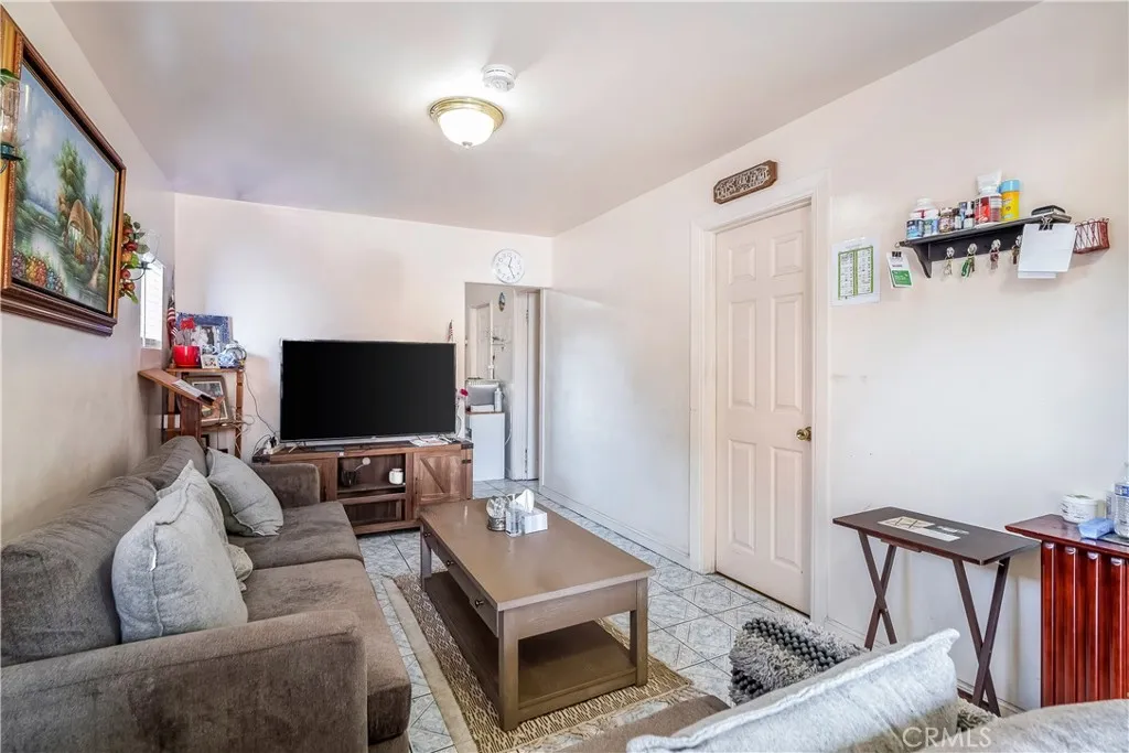 1340 1342 W 25th, Los Angeles, California 90007 home-pic-36