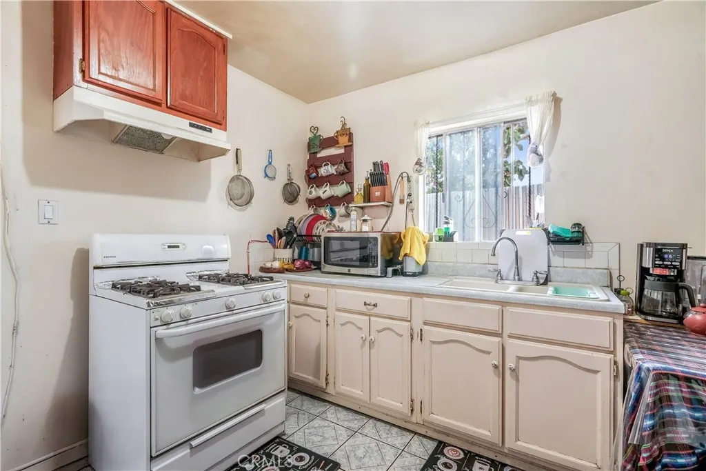1340 1342 W 25th, Los Angeles, California 90007 home-pic-42
