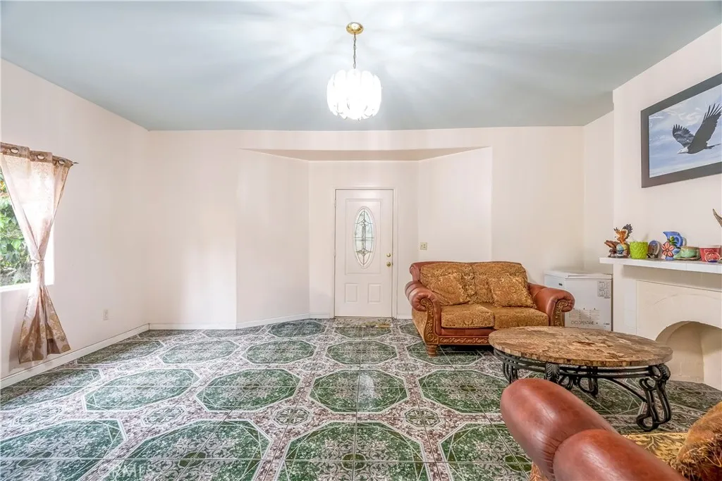 1340 1342 W 25th, Los Angeles, California 90007 home-pic-8
