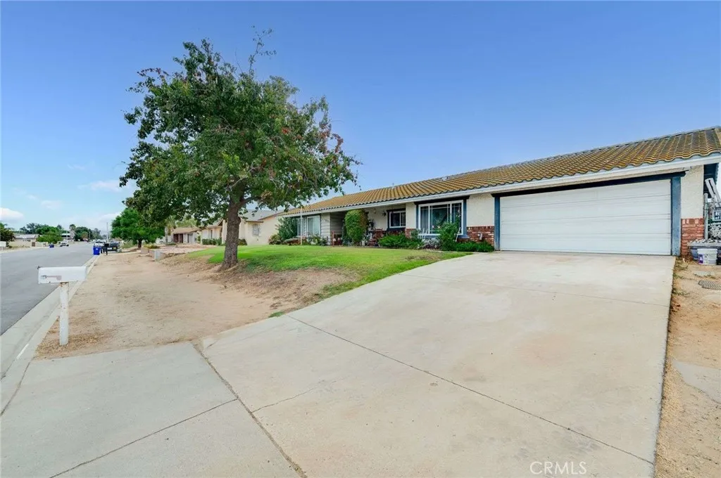 5344 Lucretia, Jurupa Valley, California 91752 home-pic-3