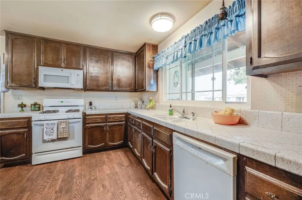 5344 Lucretia, Jurupa Valley, California 91752 home-pic-12