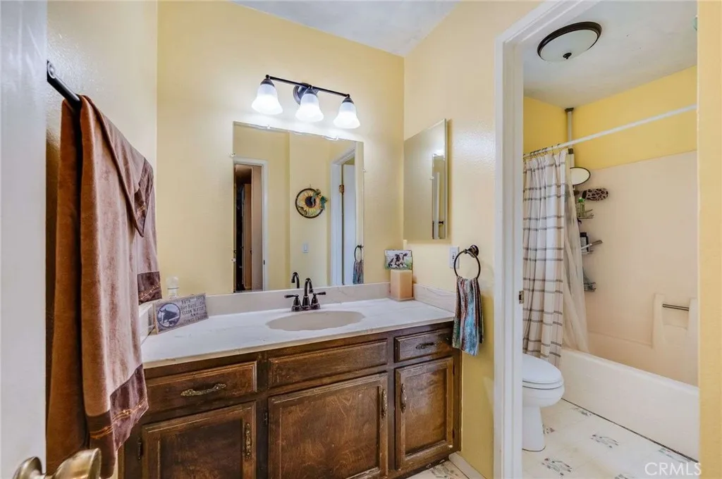 5344 Lucretia, Jurupa Valley, California 91752 home-pic-28