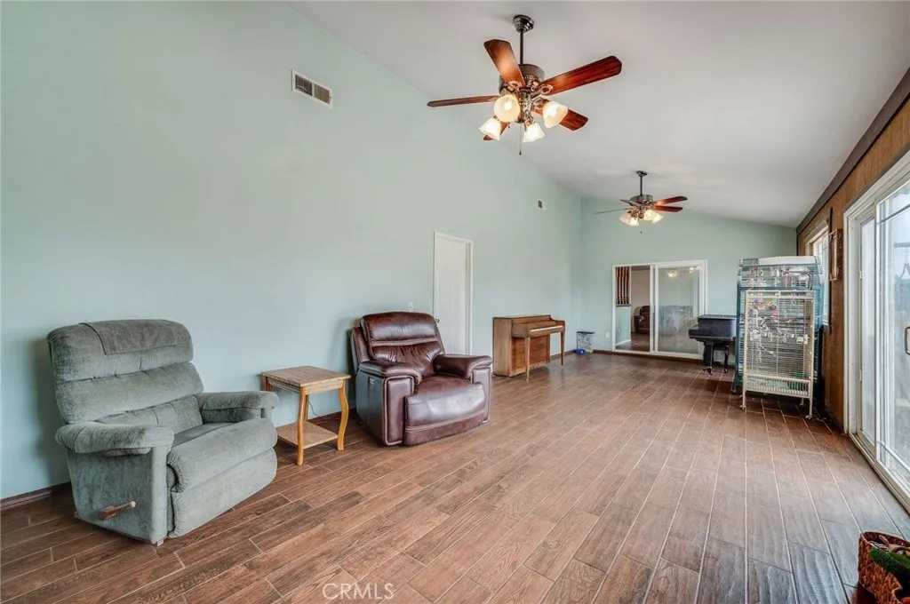 5344 Lucretia, Jurupa Valley, California 91752 home-pic-18