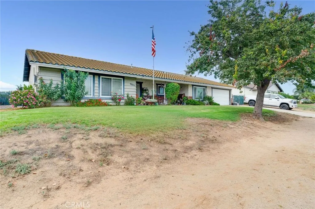 5344 Lucretia, Jurupa Valley, California 91752 home-pic-2
