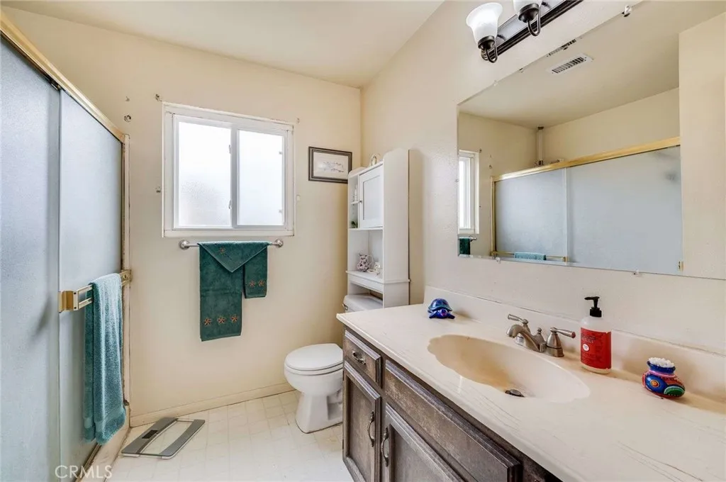 5344 Lucretia, Jurupa Valley, California 91752 home-pic-25