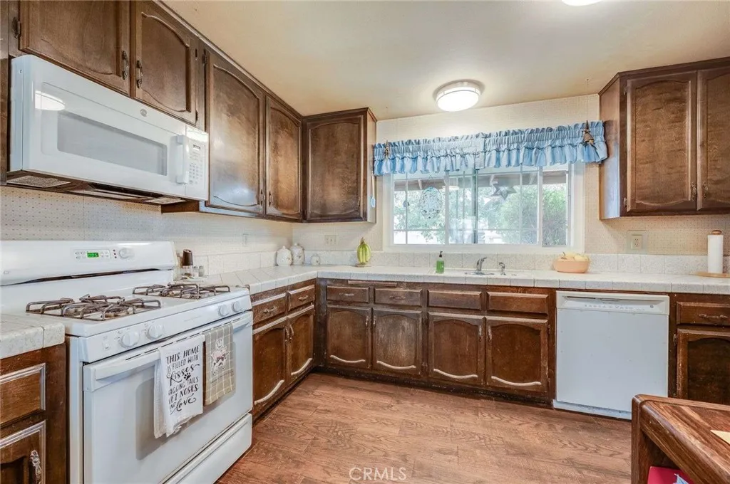 5344 Lucretia, Jurupa Valley, California 91752 home-pic-14