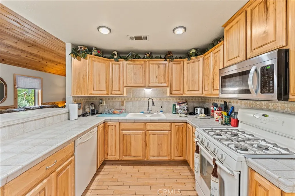 39441 Tokay, Cherry Valley, California 92223 home-pic-19