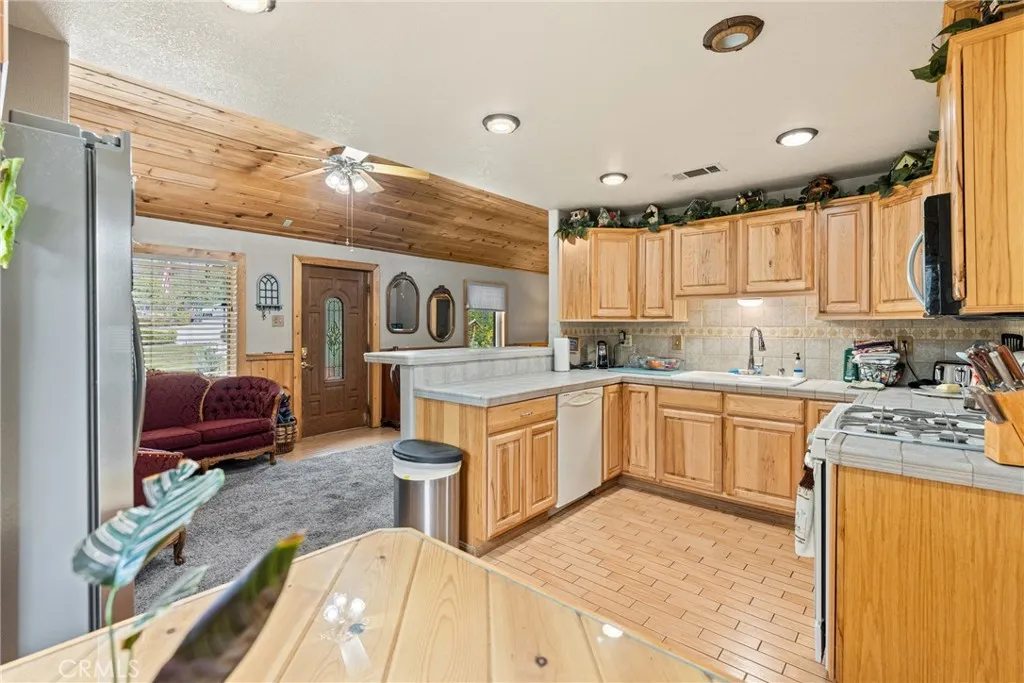 39441 Tokay, Cherry Valley, California 92223 home-pic-18
