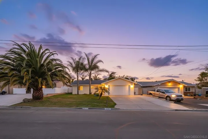 https://zimg.paragon.ice.com/ParagonImages/Property/PA/SDMLS/-512929/1/120/90/f44b5896134839cba5b0ead68b168aaf/3/15baae9fdcebd75c2a3d0bb7f5284124/-512929-9e54edb9-9e7c-4512-91f4-12953c2f3e11.JPG