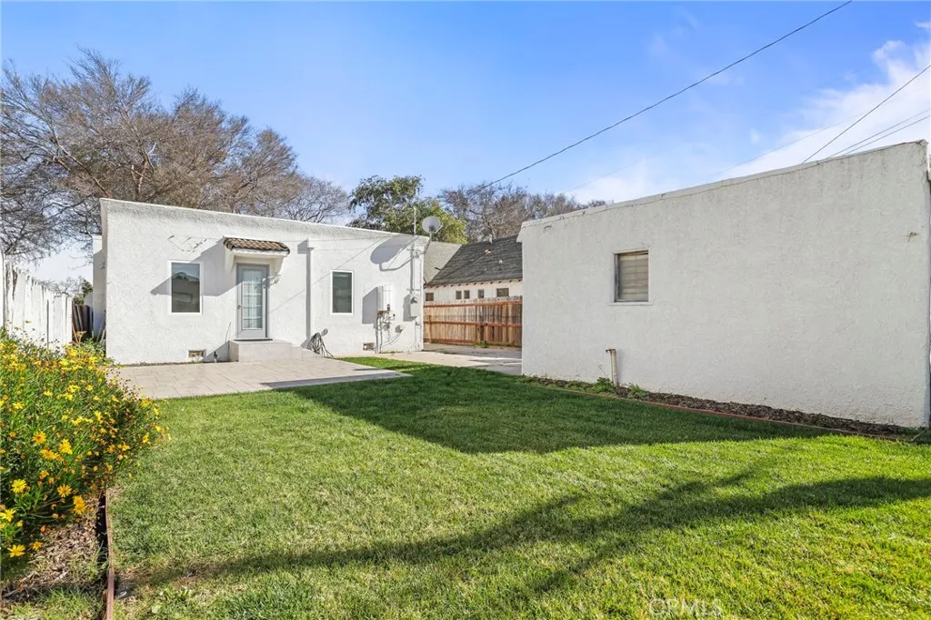 7827 La Salle, Los Angeles, California 90047 home-pic-17