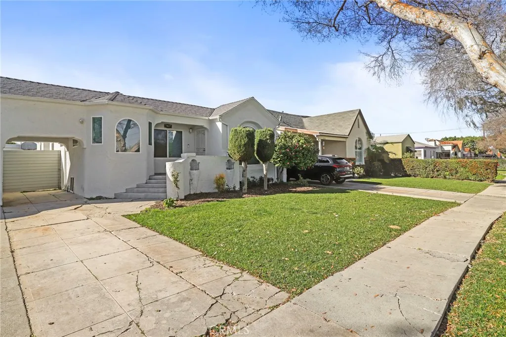 7827 La Salle, Los Angeles, California 90047 home-pic-2