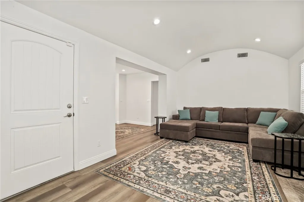 7827 La Salle, Los Angeles, California 90047 home-pic-3