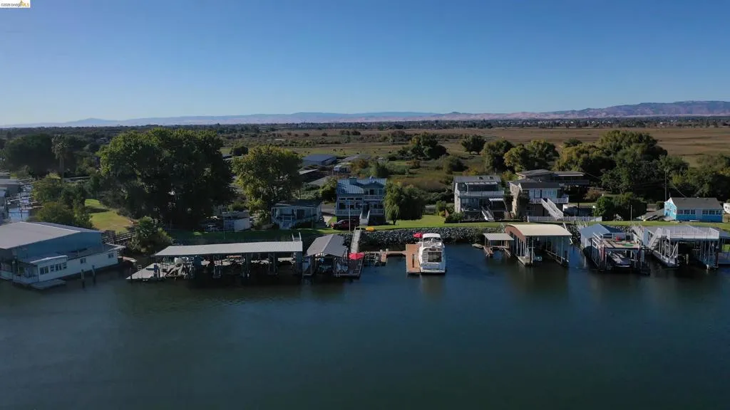 Bird's eye view of a water and mountain view
